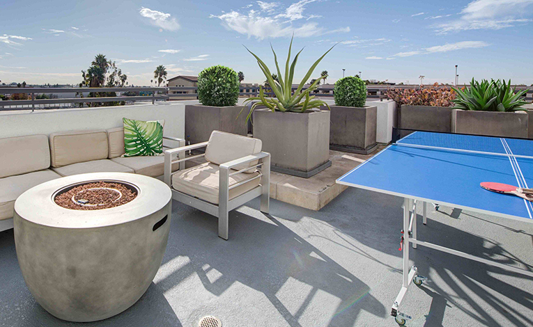 outdoor lounge